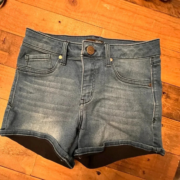 1822 Shorts - Size 8 - Picture 1 of 6
